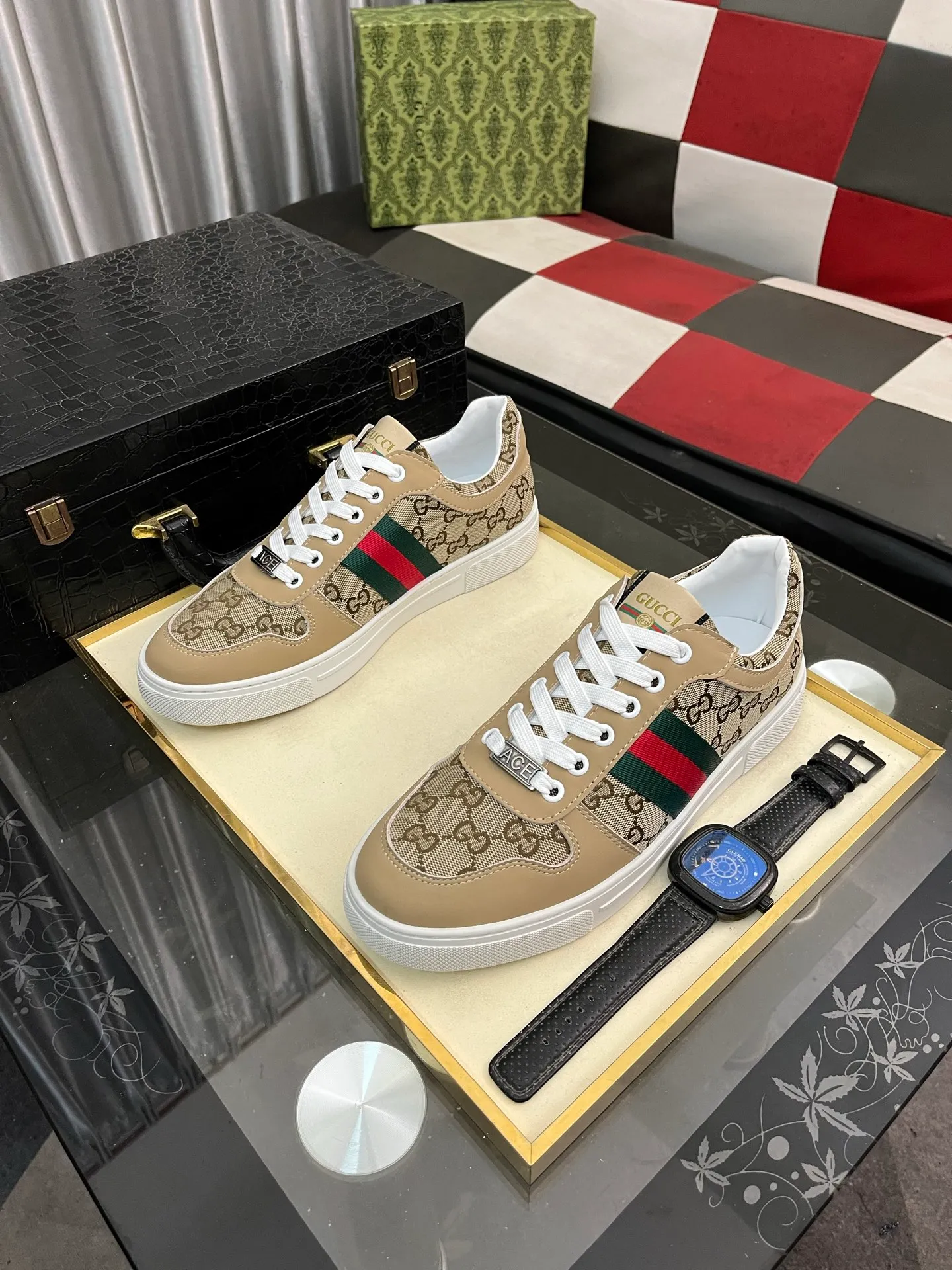 Men's Men's Shoes💰440⌚️⌚️【GUCCI】Gucci men's latest white shoe series casual shoes! The official website is built 1:1. Upper: Made of imported cowhide, with electric embroidery ➕Inner lining: Made of high-quality first-layer pigskin, soft and comfortable. Picky material selection and exquisite workmanship give you the best enjoyment. Size: 38-44 yards, 3️⃣ colors available.
